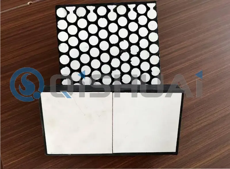 Lapisan Baja Tertanam Karet Keramik: Solusi Premium Tahan Aus untuk Pengiriman Material Massal